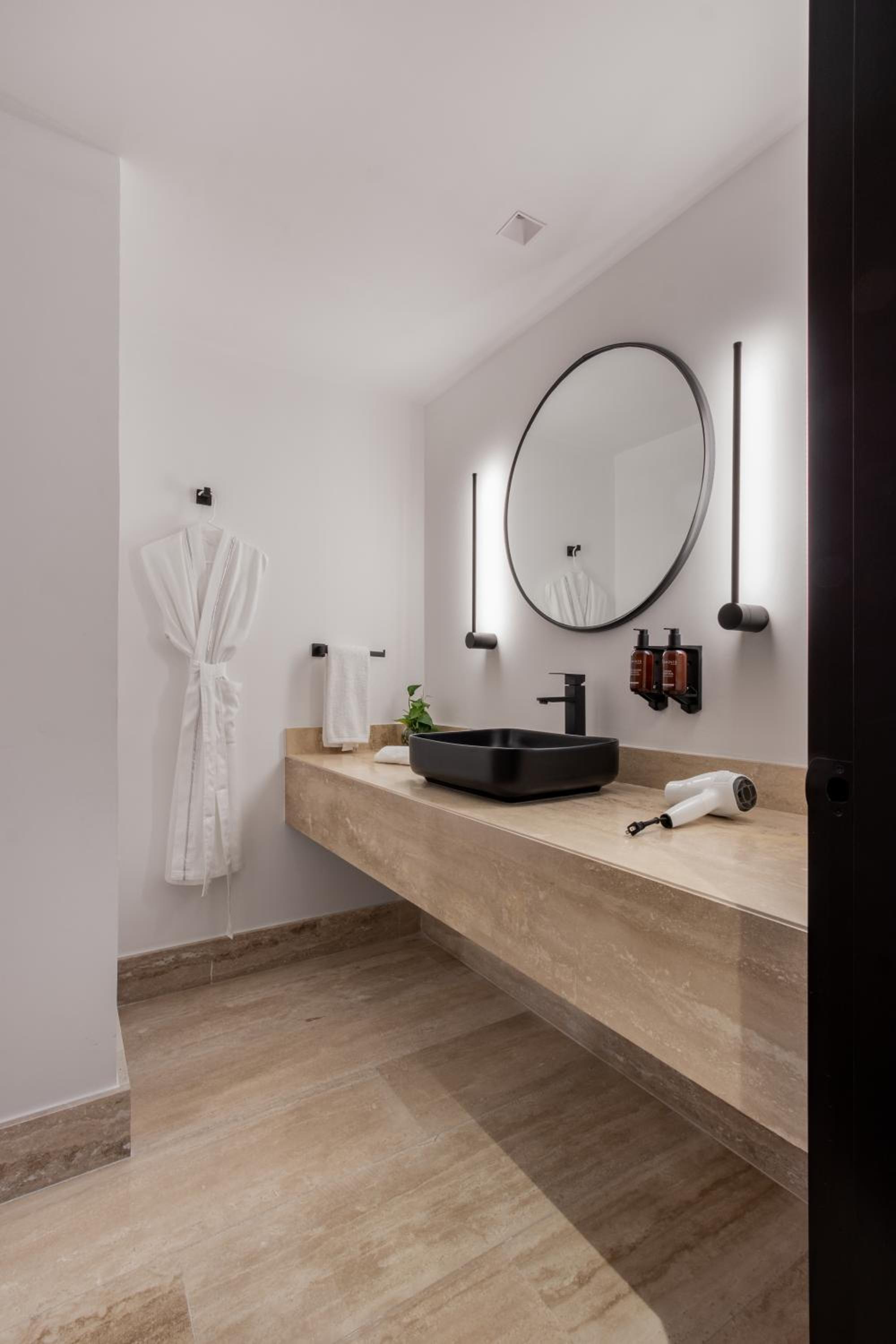 Superior King Suite - Photo 2