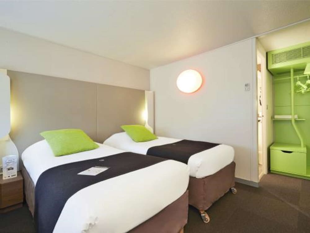 Next Generation, Room, 2 Twin Beds thumbnail 6