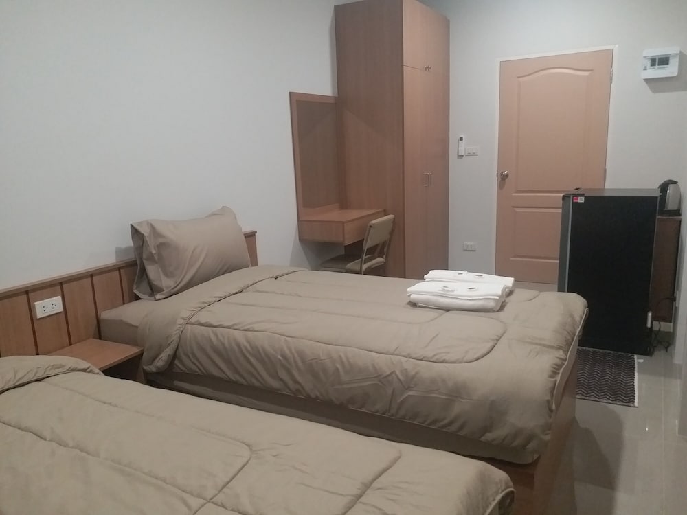 Standard Twin Room - Photo 16