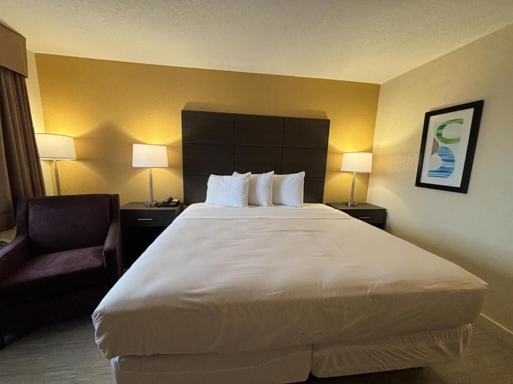 Suite, Accessible Bathtub, Non Smoking (1 Full Bed, Mobility) photo 2