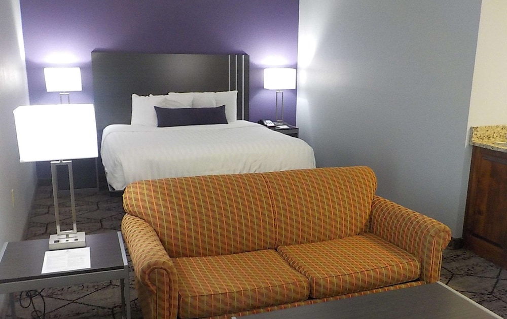 Suite, 1 King Bed, Non Smoking, Kitchenette photo 2