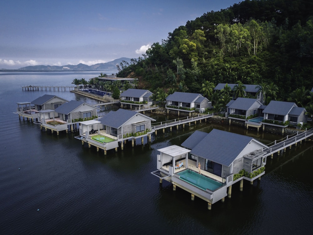 Water Pool Villa - Photo 1