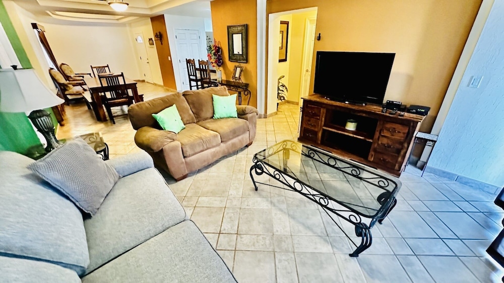 Condo, 2 Bedrooms