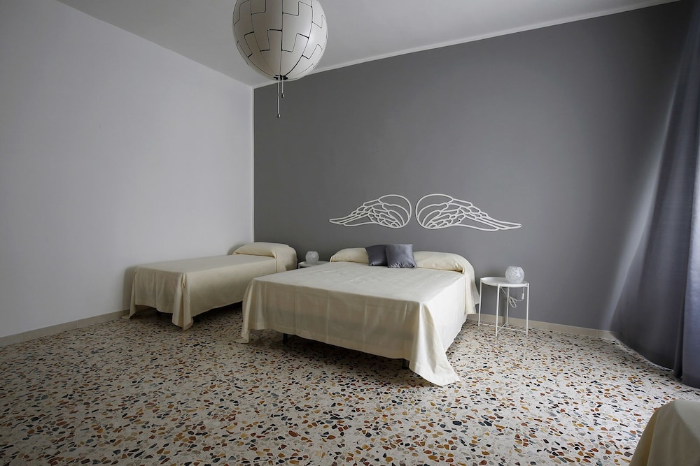 Family Room, Shared Bathroom (Santissima Annunziata)