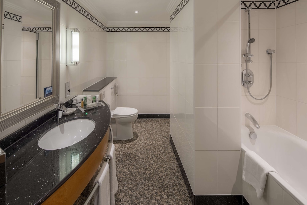 Terrace Suite, 1 King Bed, Terrace thumbnail 5