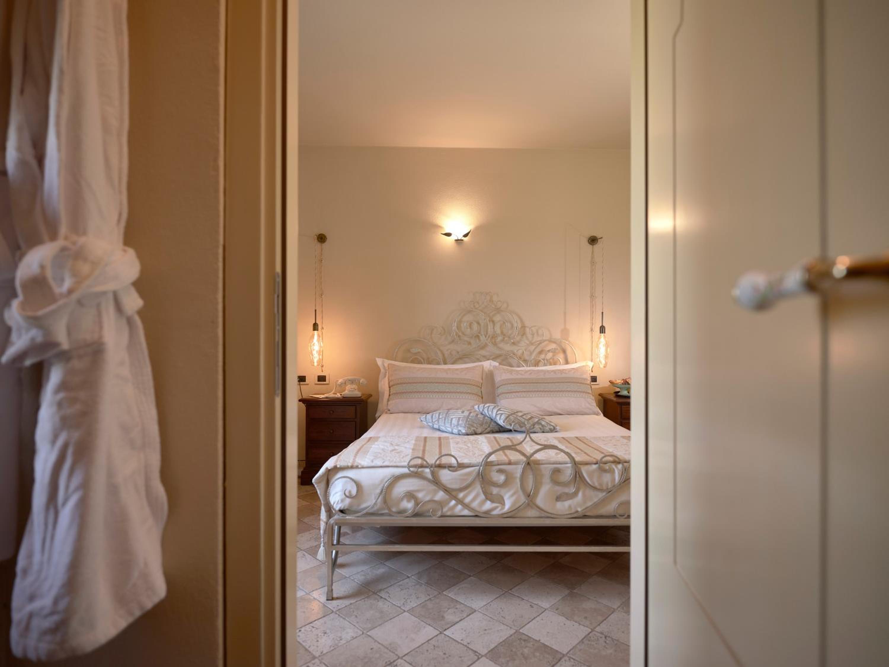 Double or Twin Room - Photo 5