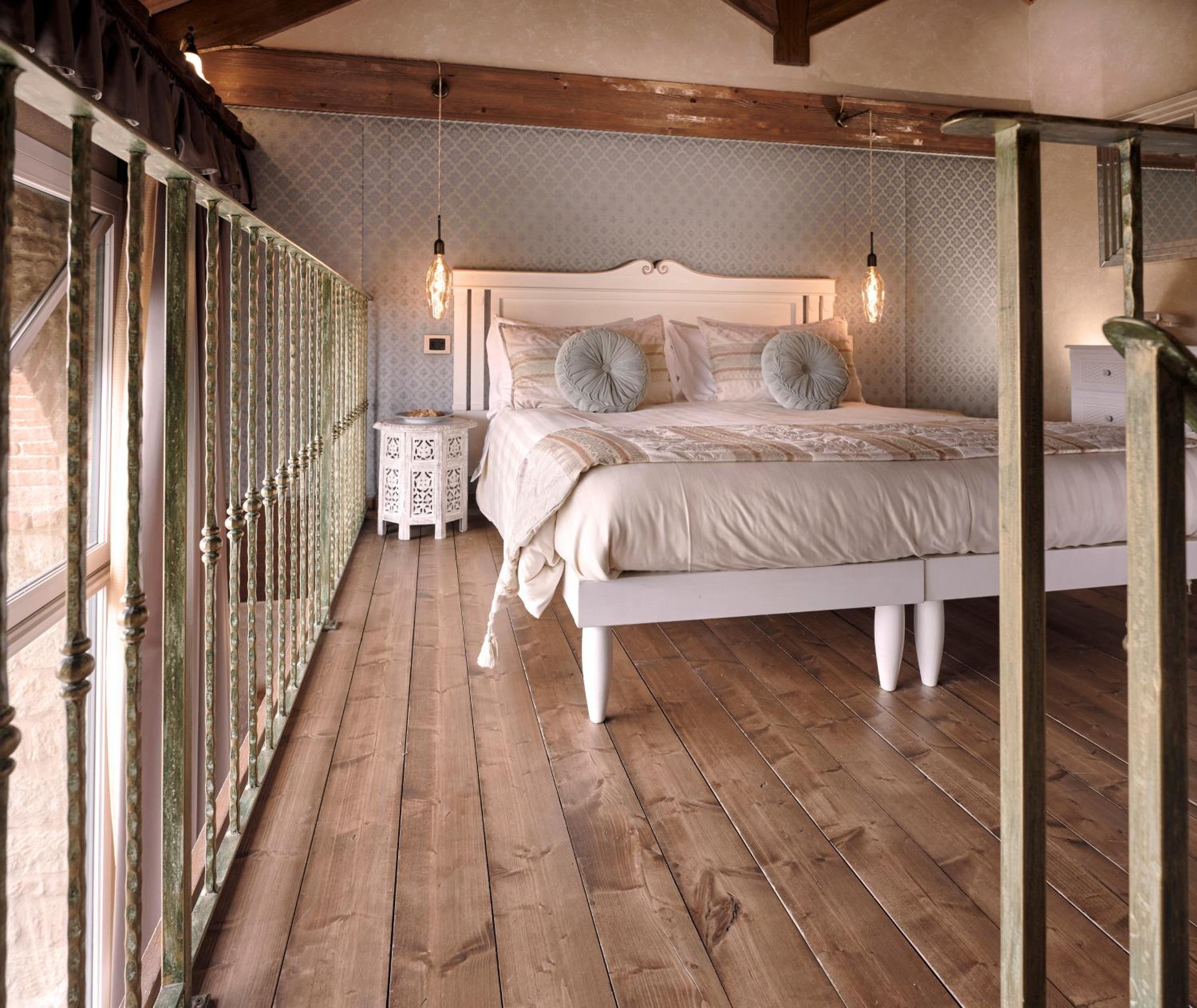 Junior Suite with Pool View - Photo 2