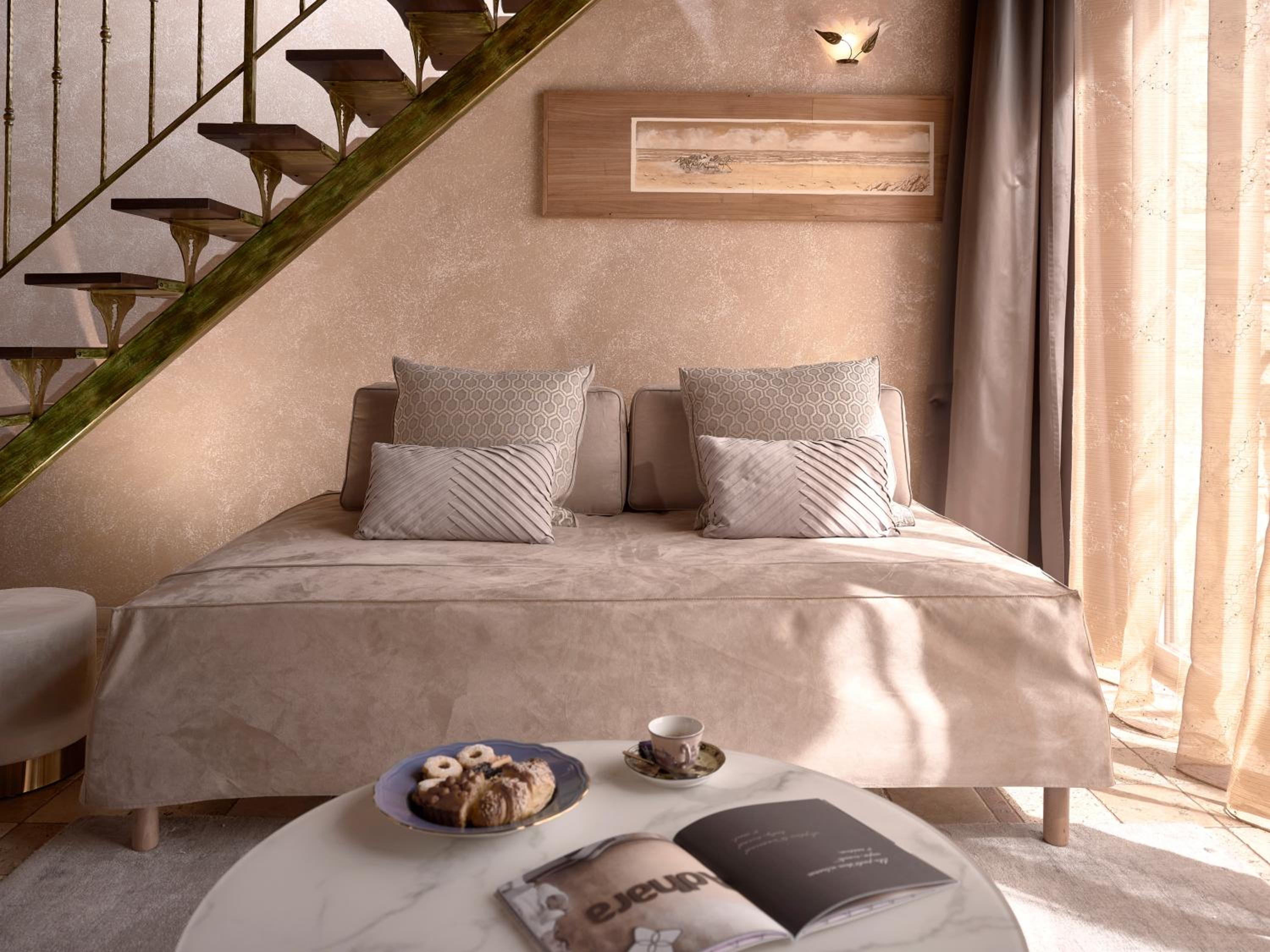 Junior Suite with Pool View - Photo 10