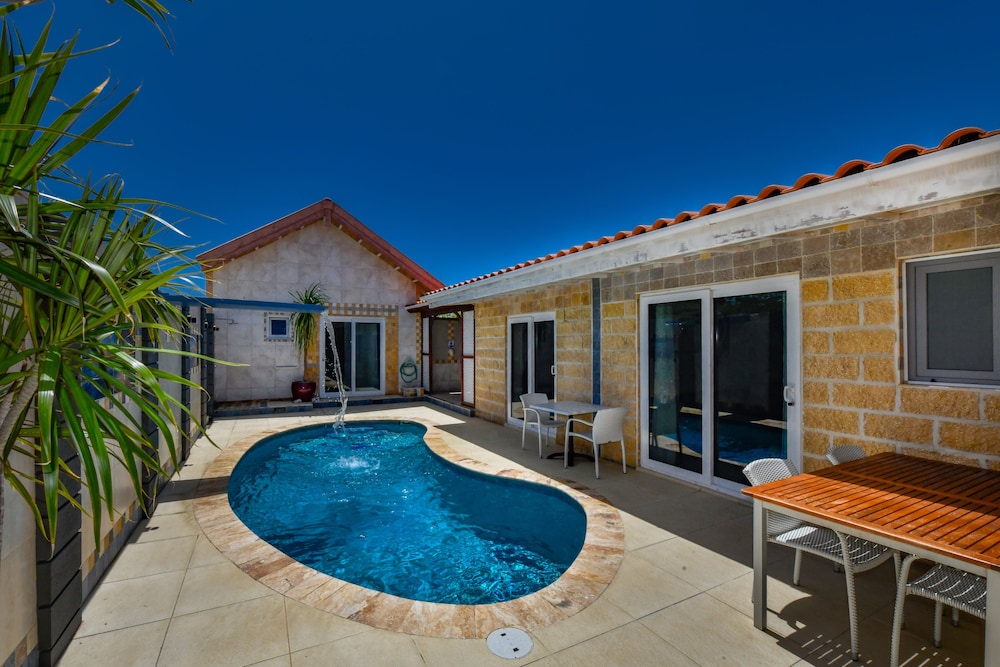 Pool Side Villa Little 1 with Gallery