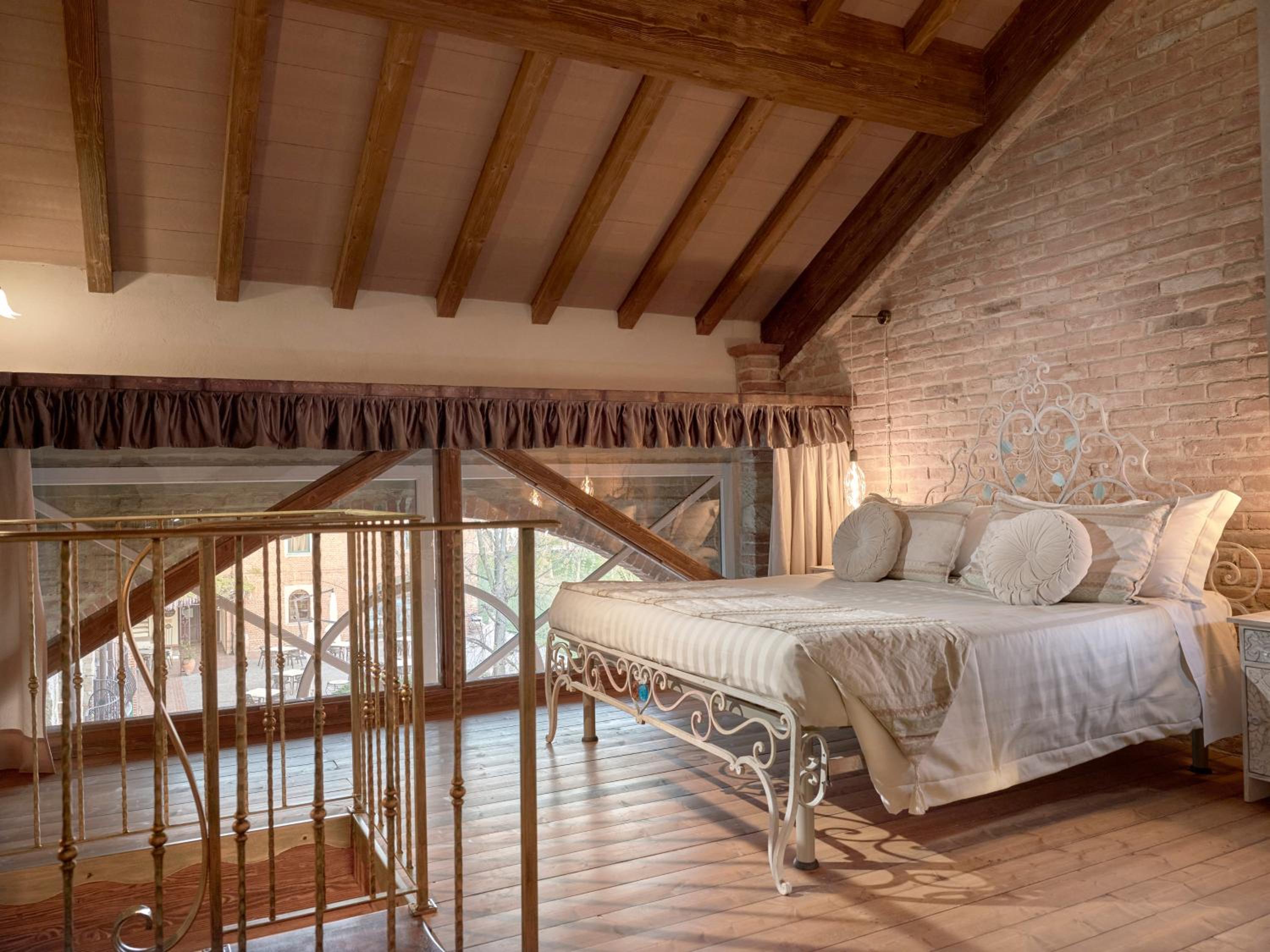 Superior Suite - Photo 5