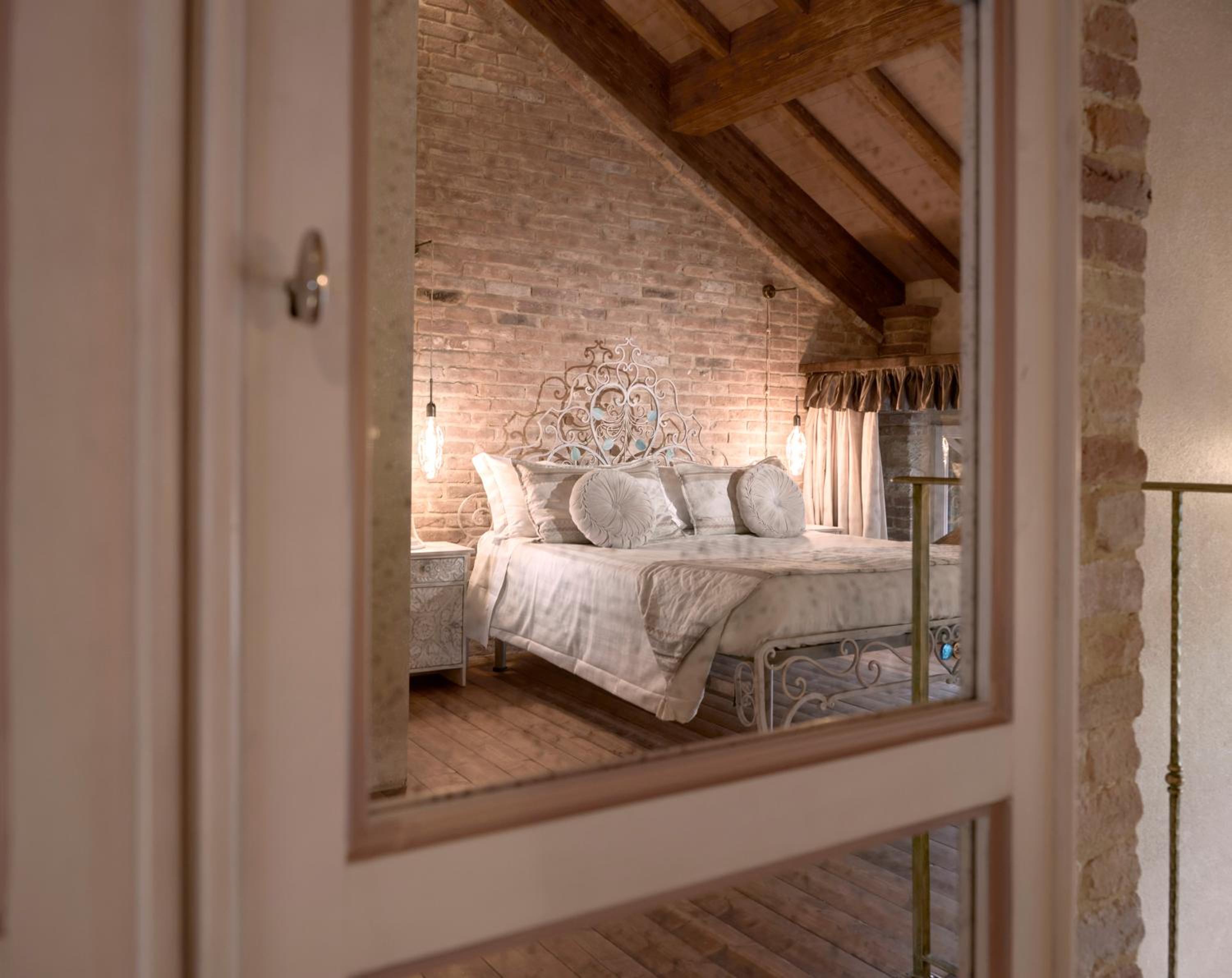Superior Suite - Photo 3