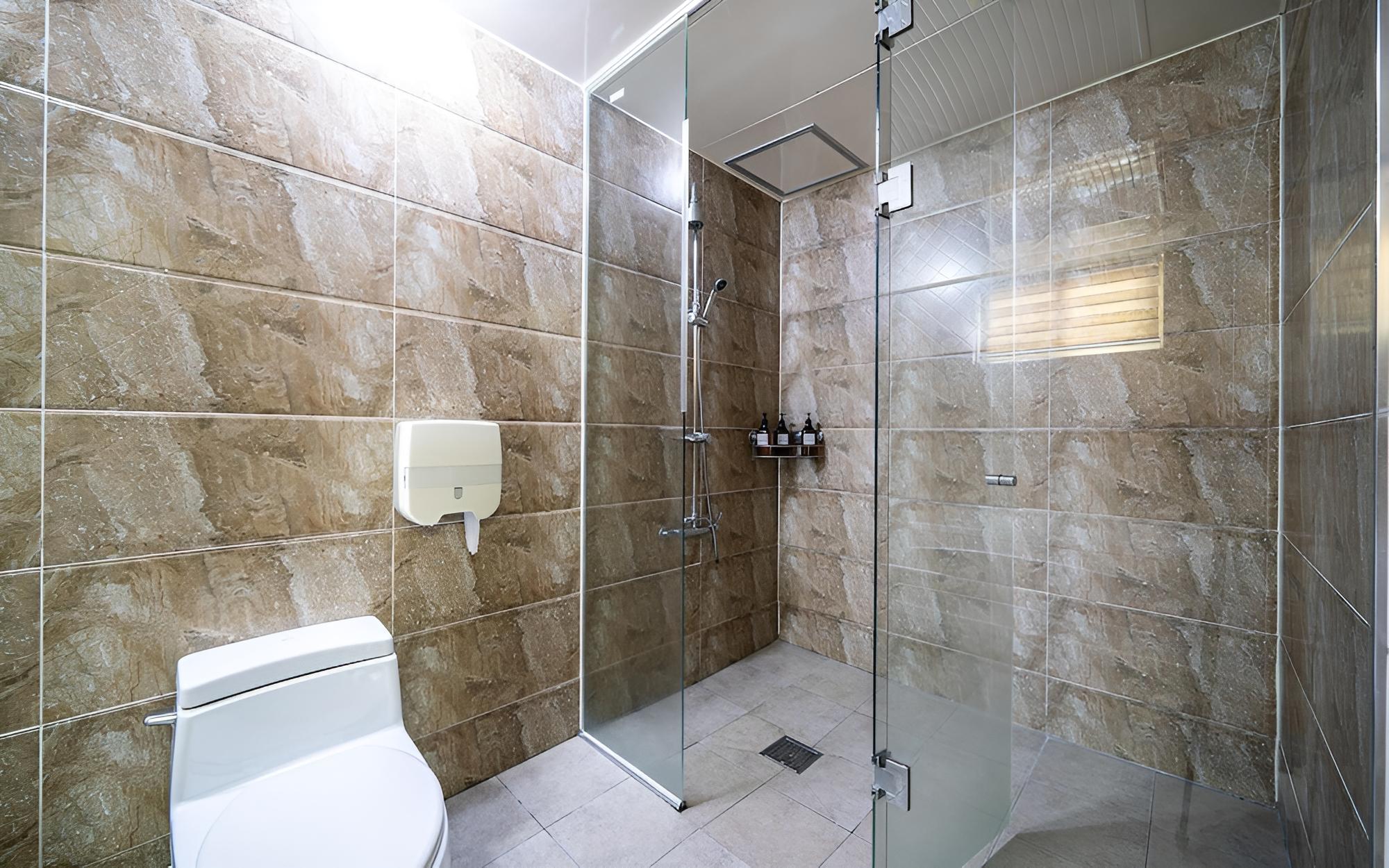 Room (Suite A (Free Breakfast Netflix Avail) photo 2