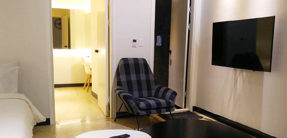 Room, 2 Bedrooms (Zebra) - Photo 4