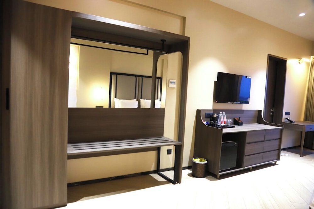 Suite, Lake View photo 2
