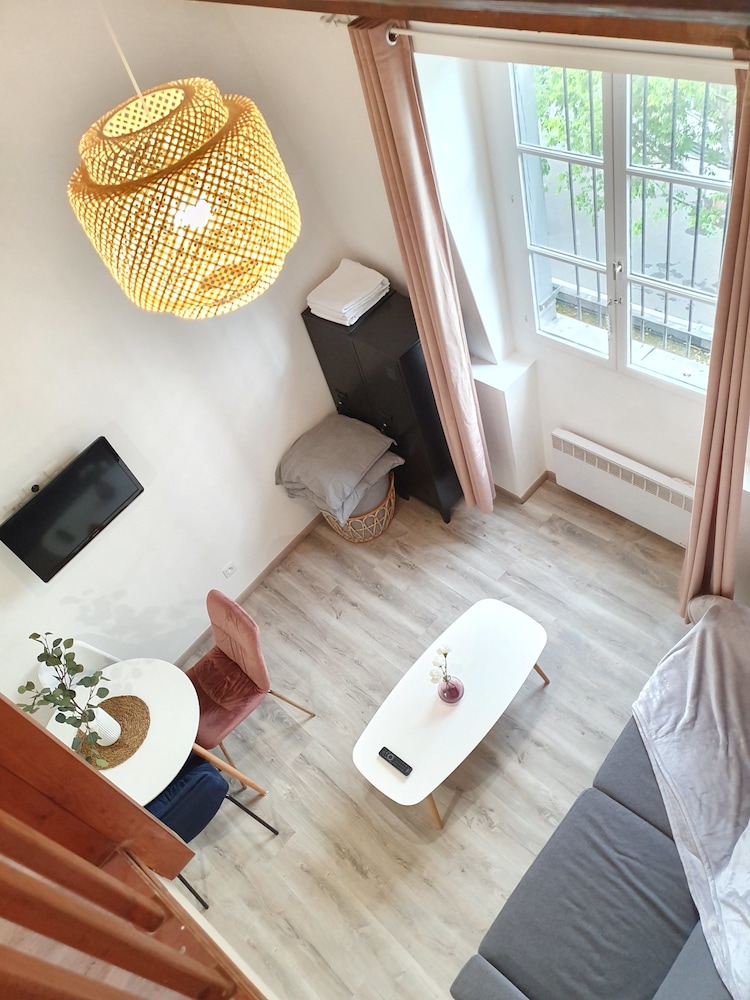 Studio with mezzanine photo 2