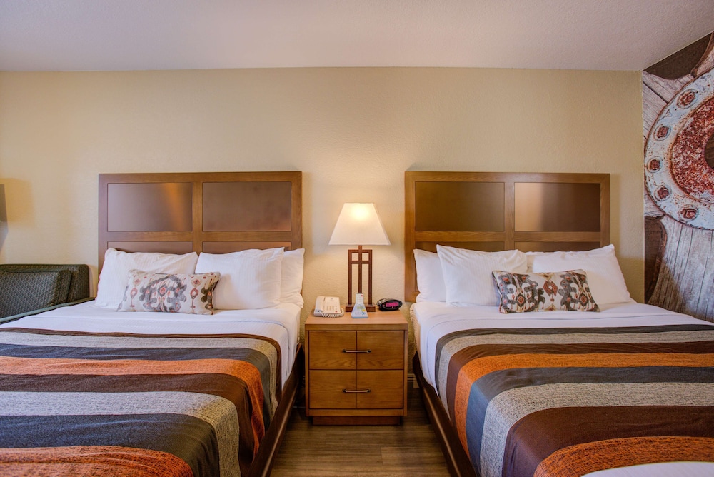 Standard Room, 2 Queen Beds, Non Smoking, Refrigerator & Microwave (with Sofabed)