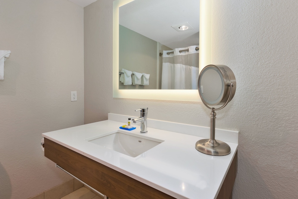Standard Room, 2 Queen Beds, Valley View - Photo 4