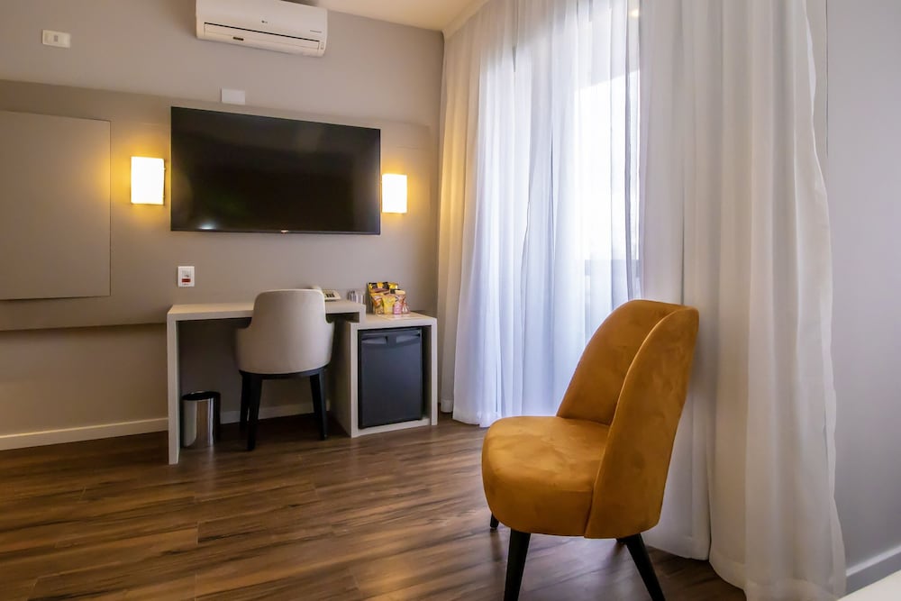 Premium Suite - Photo 8