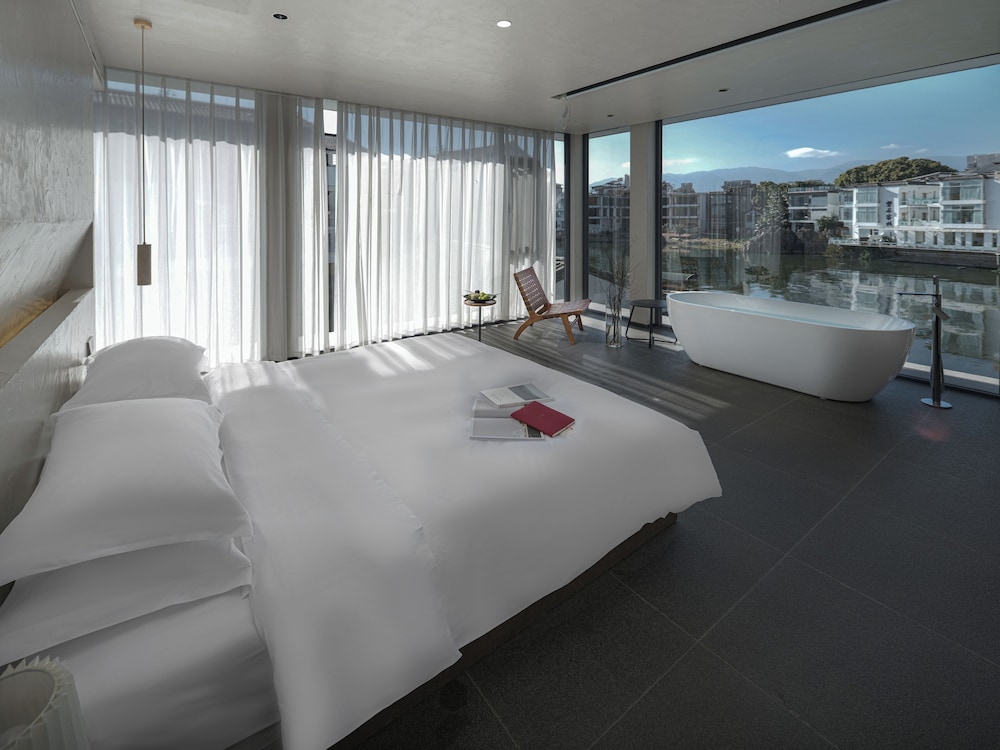 Deluxe Double Room, City View