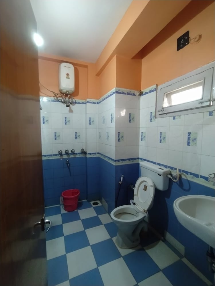 Standard Double Room, City View - Photo 10