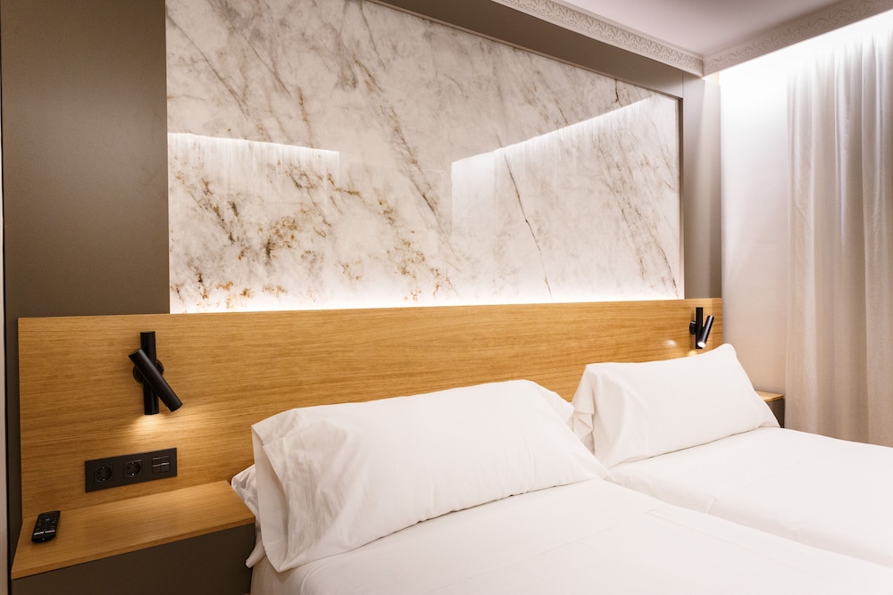 Standard Double Room - Photo 7