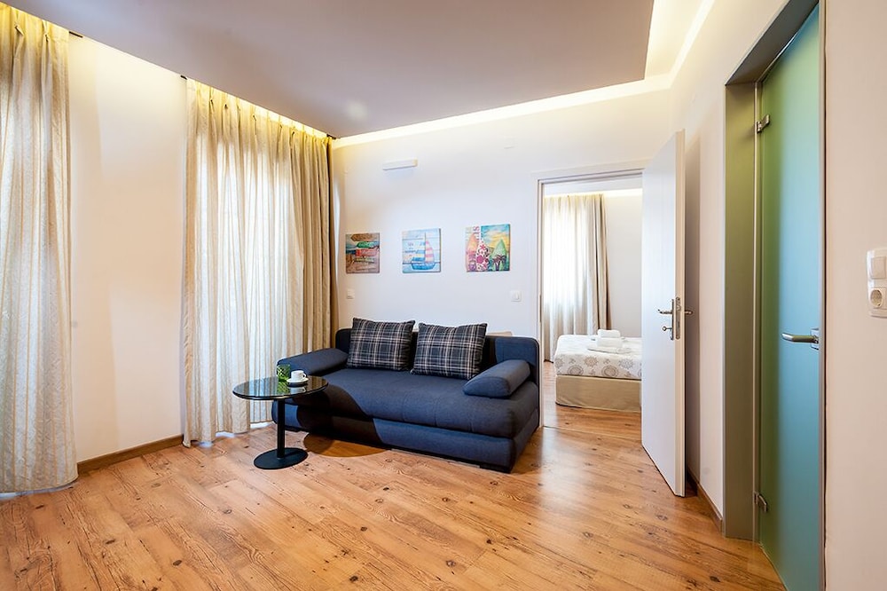 Apartment, 1 Bedroom, Balcony thumbnail 6