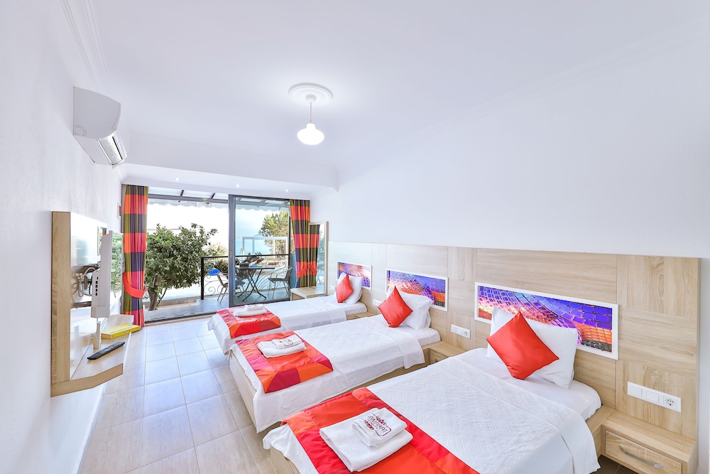 Triple Room, Balcony, Sea View photo 1