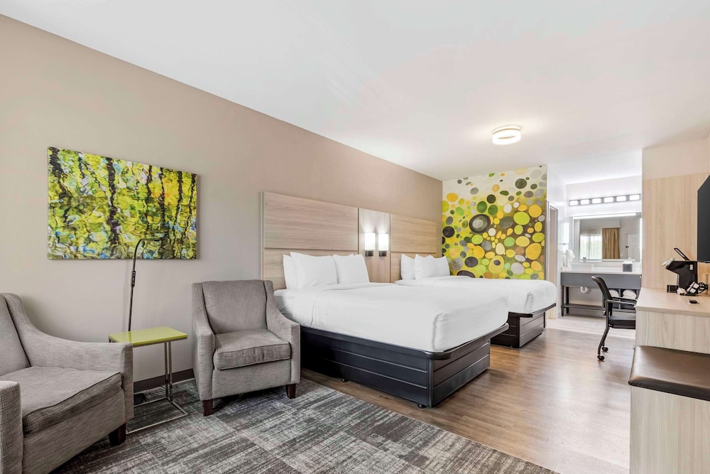 Standard Room, 2 Queen Beds, Non Smoking - Photo 1