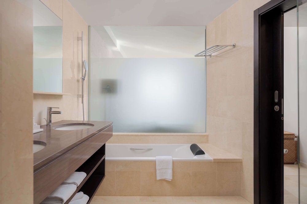 Premium Room thumbnail 6