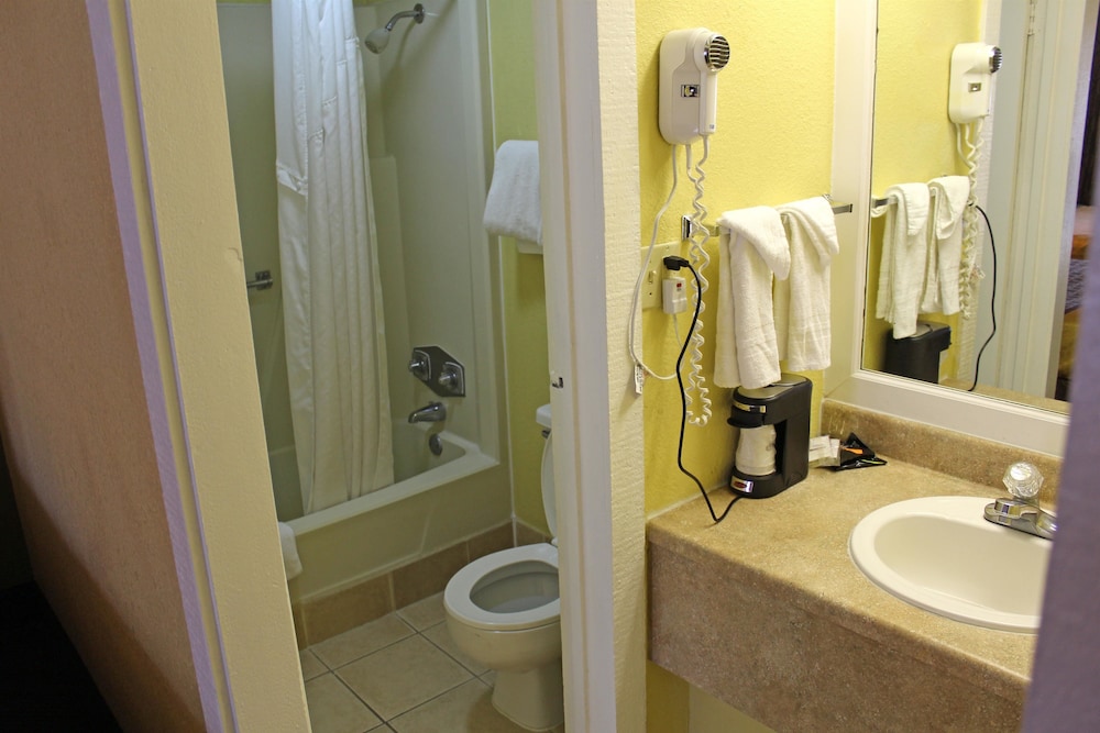 Suite, 1 King Bed, Non Smoking (Jacuzzi) - Photo 7