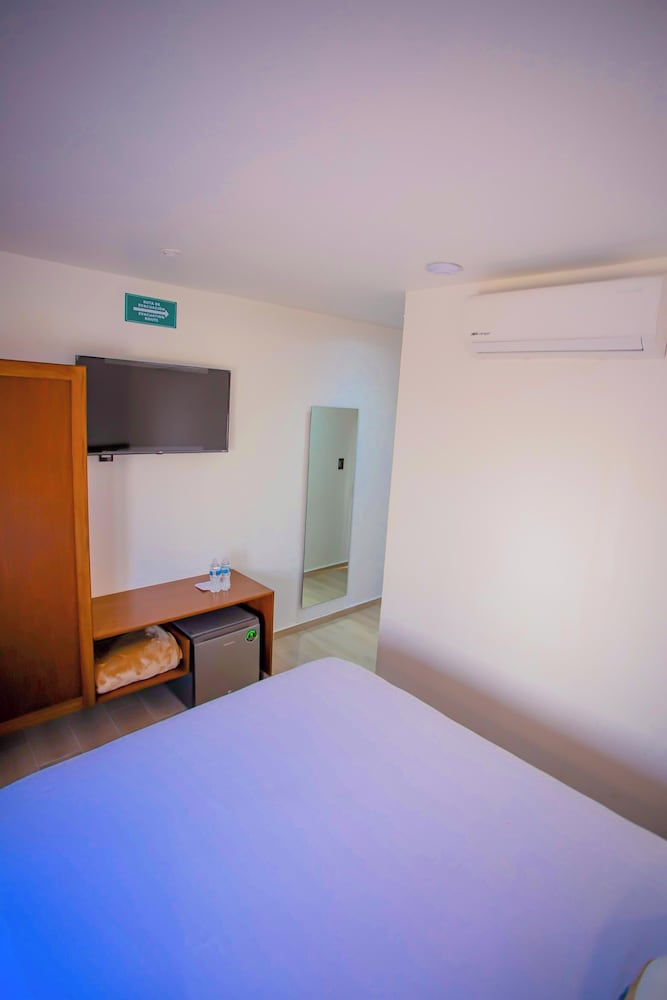 Superior Room, 1 Queen Bed, Refrigerator - Photo 8