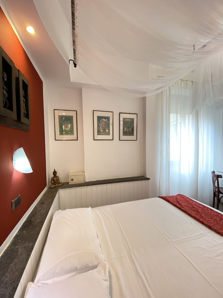 Standard Twin Room - Photo 4