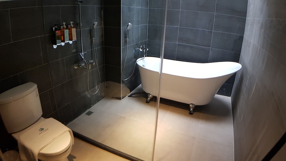 Design Double Room, 2 Bedrooms, Shared Bathroom photo 2