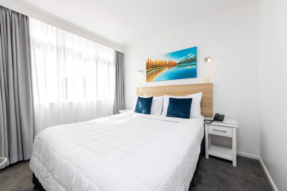Superior Suite, 1 Bedroom, Kitchenette, Garden View (Unit 4)