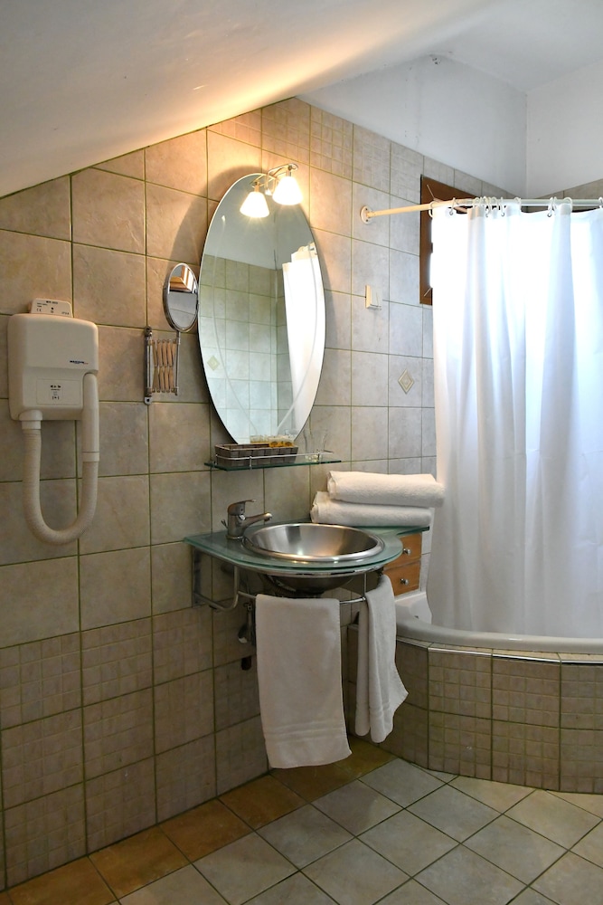 Standard Double Room - Photo 2