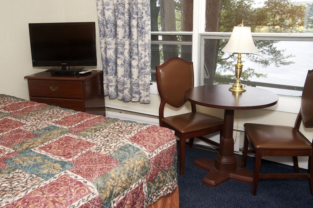 Standard, One King Bed, River View photo 2