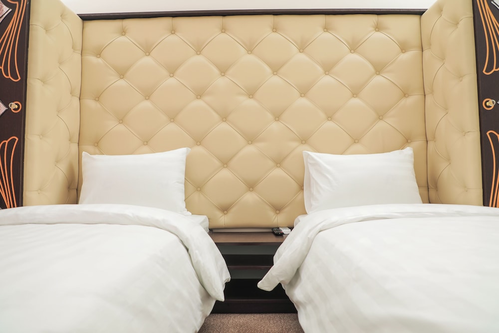 Basic Twin Room, 2 Twin Beds photo 3