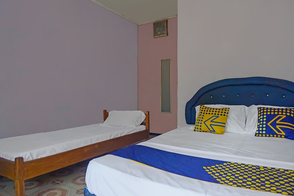 Economy Triple Room photo 1