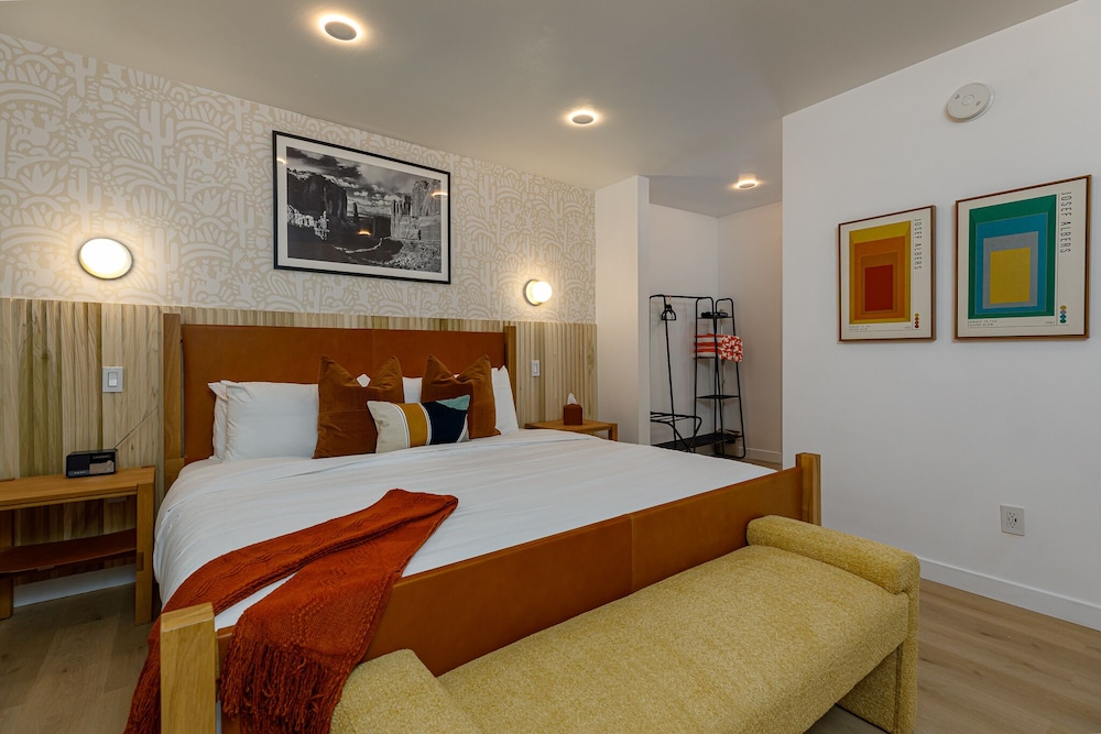 Deluxe Suite photo 2