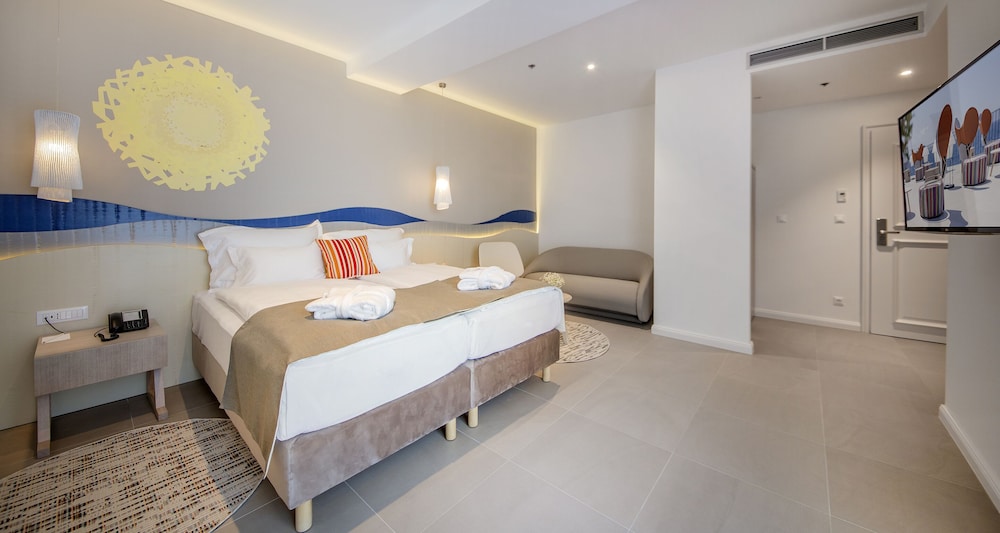 Junior Suite, Balcony photo 3