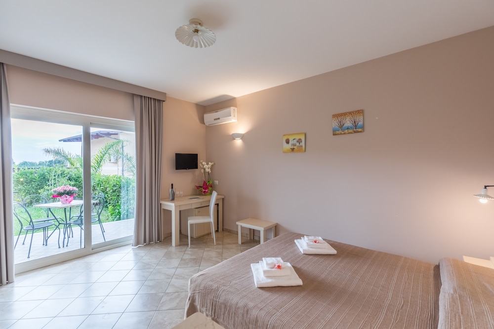 Triple Room, 1 Queen Bed, Kitchenette photo 3