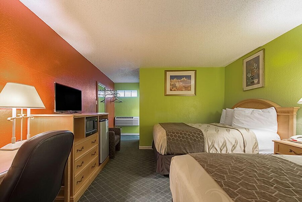 Standard Room, 2 Queen Beds, Non Smoking photo 2