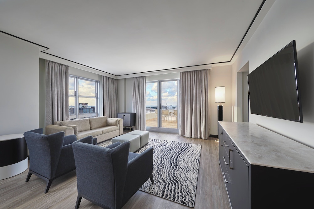 Suite, Bay View - Photo 3