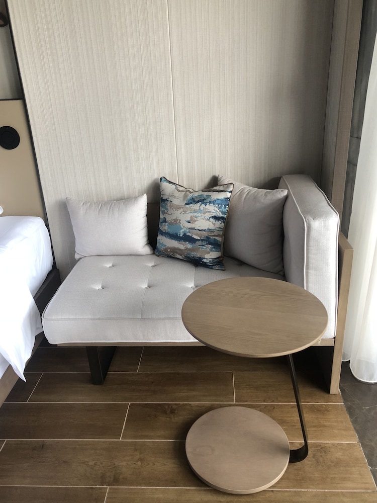 Deluxe Queen Room with Garden View photo 3