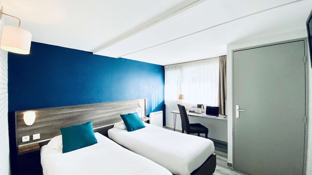 Standard Room, 2 Twin Beds - Photo 6
