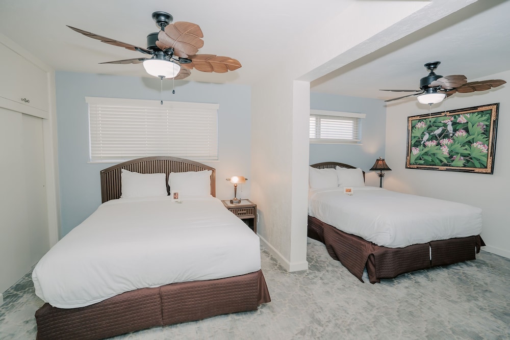 Deluxe Room, 2 Queen Beds, Partial Ocean View photo 3