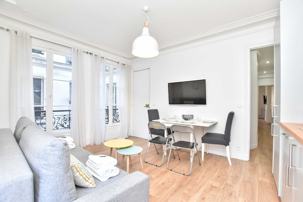 Apartment photo 2