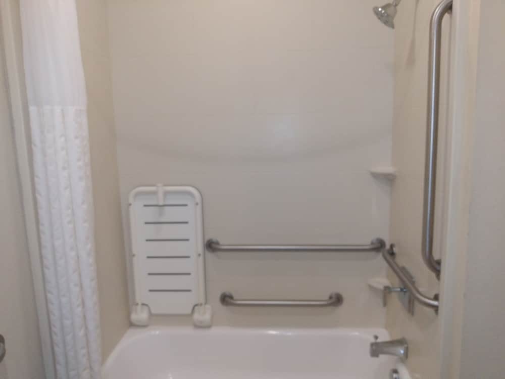 Suite, 1 King Bed, Accessible, Non Smoking photo 2