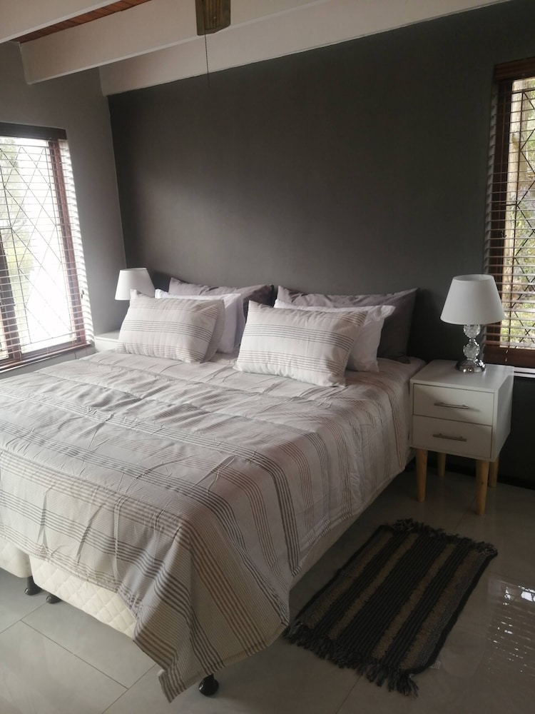 House, 2 Bedrooms, Garden View photo 1