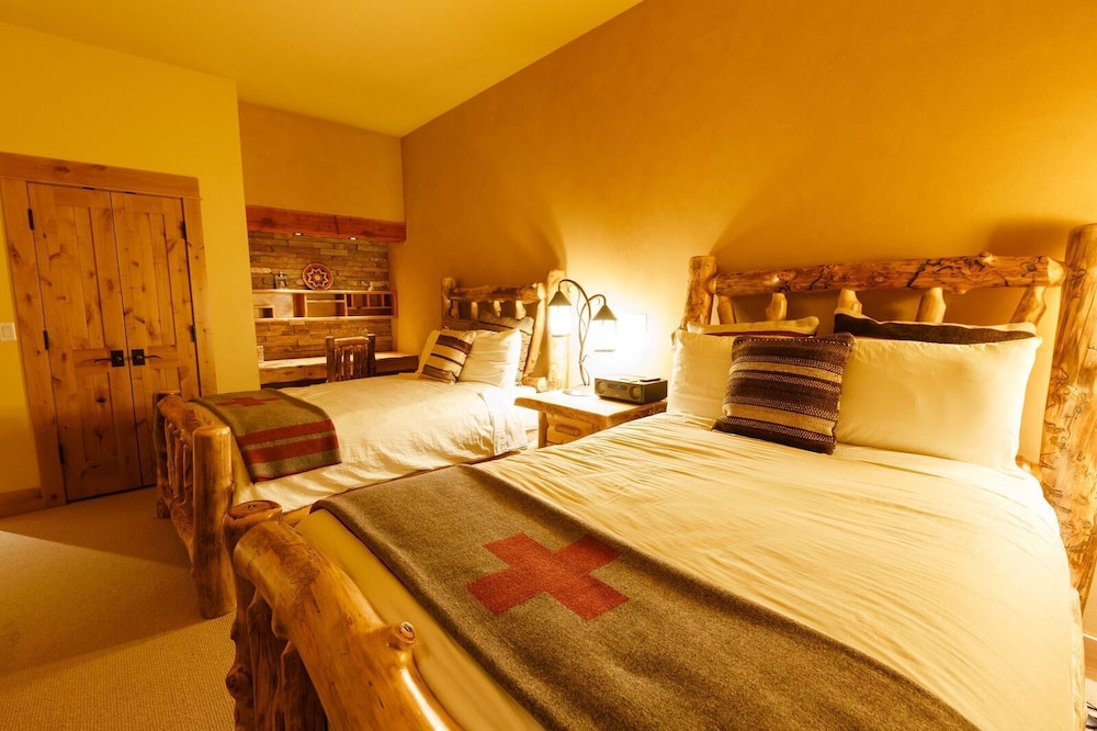 Room, 2 Double Beds, Fireplace